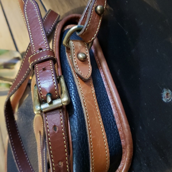 Vintage Dooney and Bourke saddle crossbody bag - Picture 4 of 5